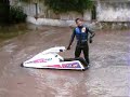 a dicembre in moto d'acqua tra le strade della baia verde allagata