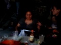 2 mujeres bien alegres (borrachas)