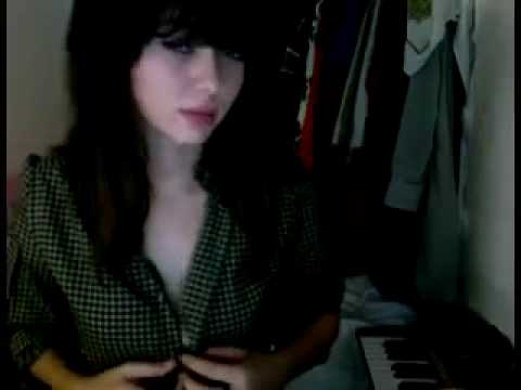 chica desnudandose