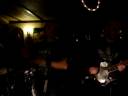 soir�e chaude et color�e sous les rythmes endiabl�s des percussions et guitares de manu, et la voix chaude de b�a, le pop-tribal, au monroe's pub � port-grimaud sud france,novembre 2008