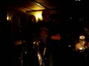 soir�e chaude et color�e sous les rythmes endiabl�s des percussions et guitares de manu, et la voix chaude de b�a, le pop-tribal, au monroe's pub � port-grimaud sud france,novembre 2008