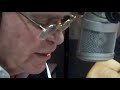 Rony Vargas lee y  canta