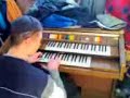 Jarle Eddie spiller orgel. Jarle Eddie spiller orgel.
