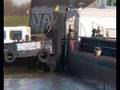 Vrachtschip vastgelopen bij Hattem