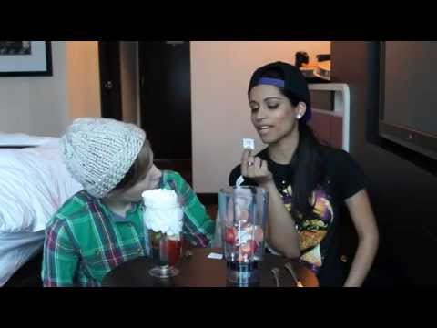 Smoothie Challenge (ft. Hannah Hart)