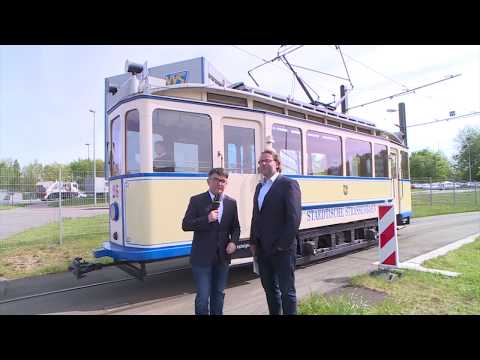 Fahrt mit der Traditionsstraenbahn durch Schwerin