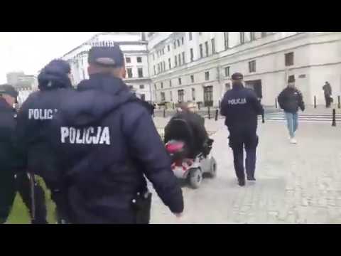 Brawurowa ucieczka wózkiem elektrycznym przed 5 policjantami