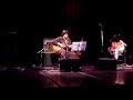 beijo partido
(toninho horta)
voz, guitarra e trompete de boca ('mouth trumpet'): simone guimar�es
escondidinho atr�s da partitura: edu kneip

veja mais informa��es sobre o grammy latino 2007 aqui na p�gina 