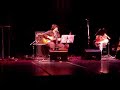 beijo partido
(toninho horta)
voz, guitarra e trompete de boca ('mouth trumpet'): simone guimar�es
escondidinho atr�s da partitura: edu kneip

veja mais informa��es sobre o grammy latino 2007 aqui na p�gina 