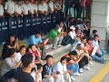 정운천장관이 대전농산물품질관리원에 도착하여 원산지표시단속강화등을 설명하고 있는 가운데 대전시민과 대전경찰들간 신경전,,불법집회임으로 해산하라고 강요하는 경찰,,시끄럽다를 외치며 노래하라는 시민들..이날 정운천장관은 경찰력에 의해 들어갔고 나올때는 시민들의 질문에 화답해야 했다.