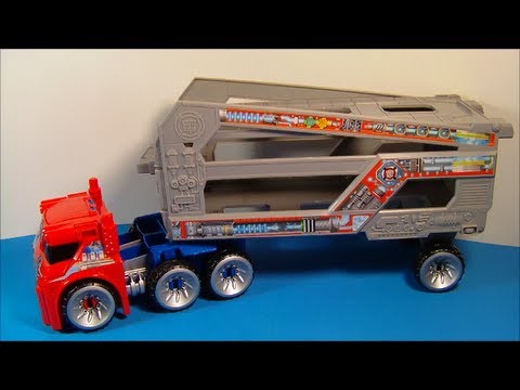 Optimus Prime - Get Your BBTS Exclusives and collectibles Here; http://www.bigbadtoystore.com/bbts/default.aspx?utm_source=youtube&utm_medium=banner&utm_campaign=sportswolf3...