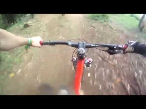 Kona - kona bike park - sao roque - brasil ultimo role antes da minha ultima cirurgia de punho. (: