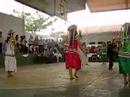 dans le d�partement de santa-cruz les coll�giens de cotoca dansent pour le groupe sagarnaga.