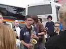 saxwaves (acad�mie de vis� et waremme) qui se d�chainent sur un parking en ...hongrie