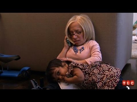 Mom Calls An ER Doctor | The Little Couple