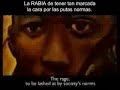 Temazo del año 2006, potente donde los haya, de la rapera francesa Keny Arkana, marsellesa de origen argentino. De este vídeo existe ya una versión subtitulada en español por Fatclubgijon. No obstante nos apeteció intensamente hacer nuestra propia versión subtitulada, para separar las distintas voces y dar más tiempo a leer la voz principal. Este vídeo hace referencia a las revueltas que hubo en los barrios deprimidos de varias ciudades francesas en 2005 y habla de problemas de carácter global. Si resulta del gusto de uno, recomendamos escúchese a todo volumen y en repetidos visionados para captar bien las imágenes y la letra. Hay un breve fotograma en que se ve una de las Torres Gemelas desplomándose, a ver si la detectan.Hemos añadido subtítulos en español arriba (blanco) y a media altura (amarillo), sobre un archivo subtitulado en inglés (blanco abajo) que encontramos en el excelente canal de oclandestin:http://www.youtube.com/watch?v=z8txht...Véase el vídeo con alta calidad y subs en español aquí:http://www.youtube.com/watch?v=8g7KiW...En este canal hemos subtitulado numerosos vídeos educativos sobre los diversos temas a los que alude este brillante videoclip, como por ejemplo:Jerry Mander sobre los problemas del mundohttp://www.youtube.com/watch?v=kIo9hv...Sumisión Voluntaria  El contrato social que aceptamoshttp://www.youtube.com/watch?v=q3CXME...Bienestar y PIB - Adbustershttp://www.youtube.com/watch?v=XrzuAL...Jared Diamond  Sostenibilidad por las buenas o por las malashttp://www.youtube.com/watch?v=0QFCKq...Oren Lyons  Reflexiones de un nativo americanohttp://www.youtube.com/watch?v=ZWRFln...Mario Savio en las revueltas estudiantiles de 1964http://www.youtube.com/watch?v=A_Evj7...