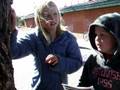 videos de Young Survivors protest abortion