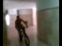 VALDEMORO CHUFLAS CALLENDOSE CON LA BICI
