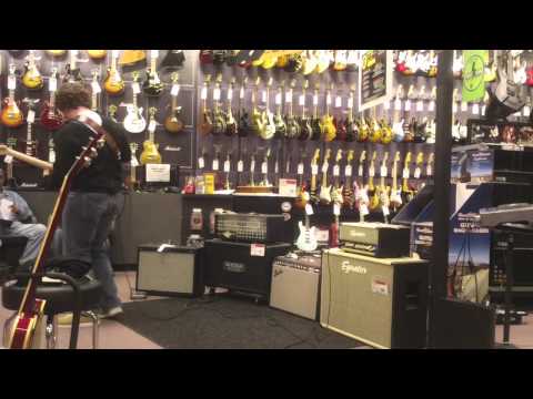 how to tell if a guitar string is about to snap