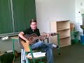 Zeugnistag!Ikarus bringt seine Gitarre mit zur Schule... und das kommt dabei raus...!Singen tut er:Laith al Deen - Keine wie duEagle Eye Cherry - Save tonightKönnt ja mal auf seine Myspace Seite gucken  http://www.myspace.com/ikarusmusik