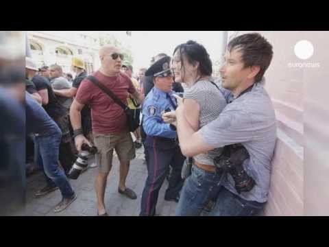 Ukrainian PM reverses journalist ban in wake of protest