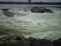 Fui a cachoeira do Teotônio e resolvi fazer várias imagens amadoras, já que a área onde ela se encontra será inundada após a contrução da usina hidrelétrica. É um video pequeno, porém muito bonito, pois mostra vários tombos ea volência das águas do madeira.