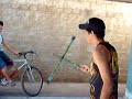 brincando com  devil stick