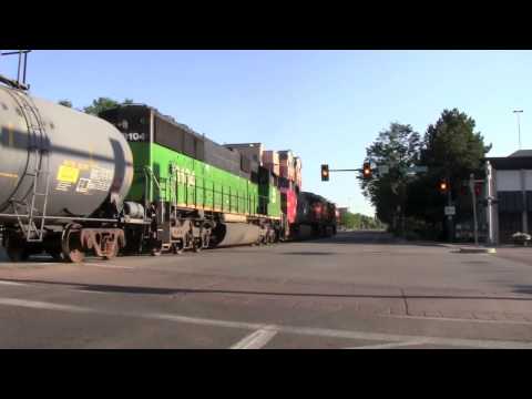 [HD] MUST SEE! Fort Collins, CO "Street Running"- BNSF's Front Range Subdivision