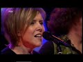 This is Dani Klein singing a new song by Vaya con dios on the Belgian show 'De Laatste Show' on 29/11/06. The song features on the new ' ULTIMATE COLLECTION'FORUM: http://vayacondios.goodforum.net/PAUVRE DIABLEIncroyableOn t'a vu errer dans les ruesA des heures improbablesHurler à tes amours déçuesPour un misérableUne pauvre fille anéantiePar un pauvre diablePitoyableTu noies tes illusions perduesDans des bistrots minablesTu pleures dans des bras inconnusQue tu crois charitablesUne pauvre fille qui se mauditPour un pauvre diablePour un fils de salaudQui tue avec des motsUn frimeur, un machoQue tu avais trouvé beauUn petit escrocA qui tu donnais tropQui t'a pas fait de cadeauQuand il t'a tourné le dosPleurerTu ne fais que pleurerTu vis dans tes penséesEt ça te fait pleurerPleurerTu ne fais que pleurerC'est fini de danserLa fête est terminée
