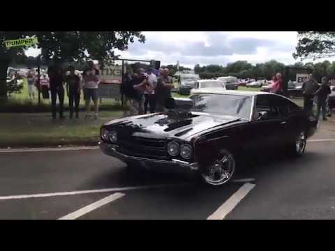 Chciał się popisać, a skasował na murze swoją super furę z 1970 roku