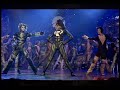http://www.youtube.com/watch?v=npZWqAYpX2U Поставил по случаю на мобильник звонком увертюру к Cats. Думал будет круто. Ага. Щаз. Вообще не слышно. А казалось, такой звук, такой звук. Сменил