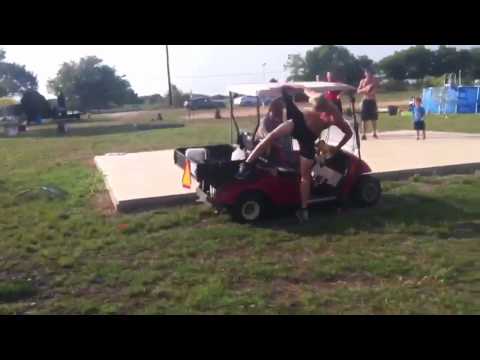 Fail! Salto sobre un carrito de golf