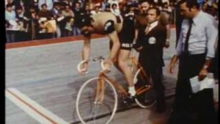  Eddy Merckx on the velodrome, making a new hour record.