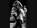 Amy-Winehouse-Round-