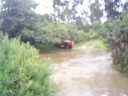 Land Rover cruza rio en  Guasca Colombia II