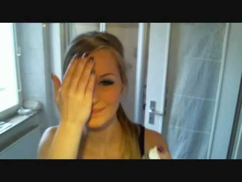 haarspray - Hier kommt der lang versprochene Test: in meinem Berlin-Haul hatte ich angekündigt den Kiko Makeup-Fixer mit der einfachen Haarspray-im-Gesicht-Methode zu ve...