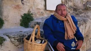 حكاية| جدار الفصل يحول بلدة العيزرية السياحية إلى بلدة أشباح