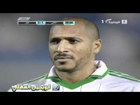 واحد من الاعلامين في الملعب شوفوا ويش سوا بعد هدف فيكتور امام هجر