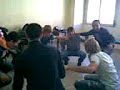 la bellissima battaglia dei galli in classee..stefano x� bara xk� si � alzato i piedi..poi x� la prof si inccazza ma � trp bello fatelo anke voi