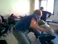 la bellissima battaglia dei galli in classee..stefano x� bara xk� si � alzato i piedi..poi x� la prof si inccazza ma � trp bello fatelo anke voi