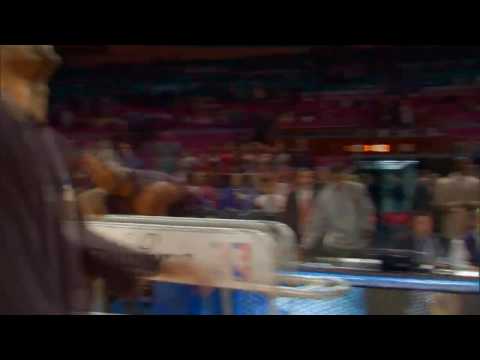 Dwight Howard Shows Off More Trick Shots