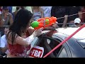 Girls washing black seat leon Girls washing black seat leon