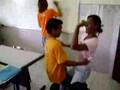 Andr� sarrando na sala