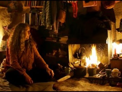 Orbach - Subscribe:http://tinyurl.com/BarcroftTV twitter: https://twitter.com/Barcroft_TV Facebook: http://facebook.com/BarcroftMedia SHE has an axe instead of an iPh...