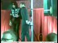 Michael Jackson ESTÁ VIVO, AQUÍ ALGUNAS PRUEBAS CLARAS, www.mjestavivo.es.gd PARTE 22, Visto el real Michael jackson grabando tras el telon y un chico dice que leugo ira a si funeral.
