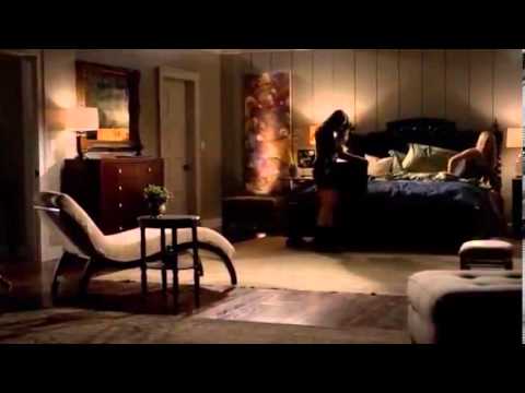 Vampire Diaries season 4 episode 3 - Klaus cures Elena of the werewolf venom.