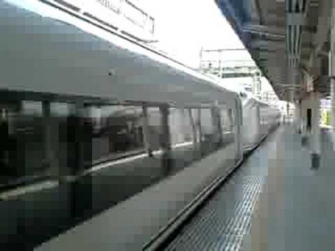 スーパーひたち号到着
