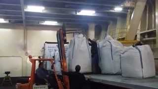 Φόρτωση πλοίου με ενσίρωμα πορτοκαλιού ΕΝ.ΖΩ.