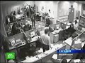 Работники одной из компаний Владивостока стали очевидцами необычного события. Разъяренный чем-то служащий устроил погром. Поведение клерка в первые несколько минут вызывало у коллег неподдельный ужас. Кадры, снятые камерой слежения, уже появились в Интернете. Сетевые пользователи, посмотревшие это видео, пришли к единому мнению, что до такого состояния человека может довести только монотонная и однообразная работа, отмечает НТВ.
