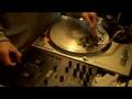 Dj Hertz skratching